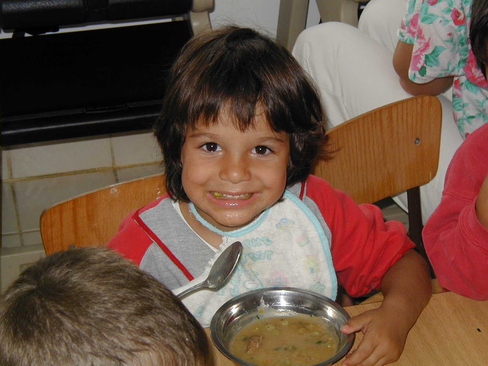 Child and lunch at the Bistritia.